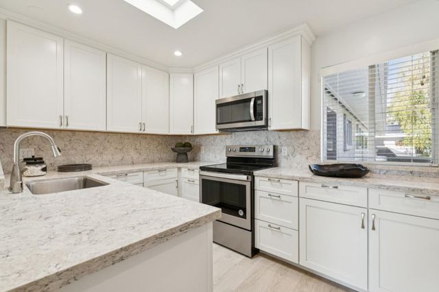 675 Sharon Park 307, Menlo Park, CA 94025