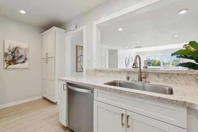 675 Sharon Park 307, Menlo Park, CA 94025