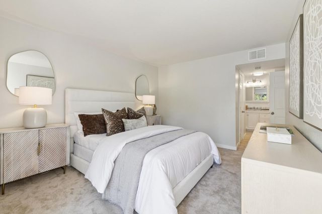 675 Sharon Park 307, Menlo Park, CA 94025