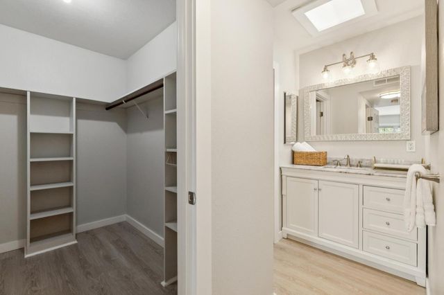 675 Sharon Park 307, Menlo Park, CA 94025