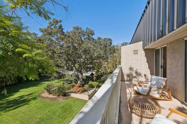 675 Sharon Park 307, Menlo Park, CA 94025