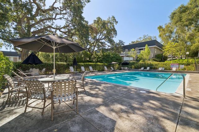 675 Sharon Park 307, Menlo Park, CA 94025