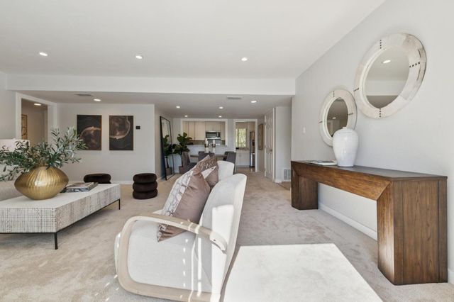 675 Sharon Park 307, Menlo Park, CA 94025