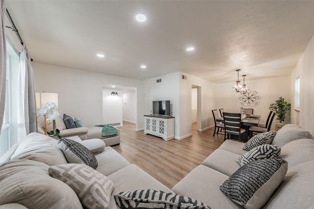 506 S Cottonwood Drive, Richardson, TX 75080