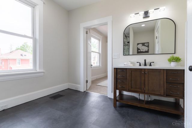 1537 Dixmont Avenue, Cincinnati, OH 45207