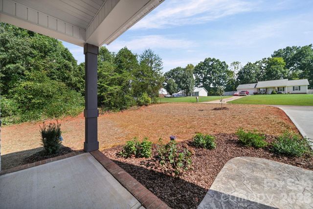 1074 Lyndsey Brook Court, Lincolnton, NC 28092
