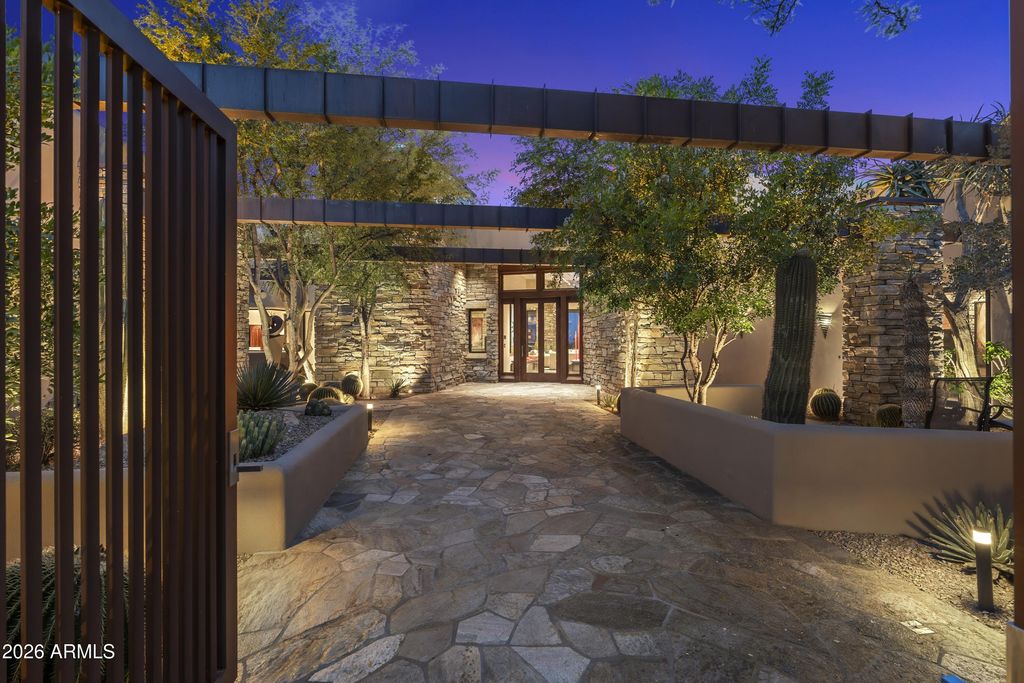 Image 5 of property listing at 40803 N BRANGUS Road, Scottsdale, AZ 85262