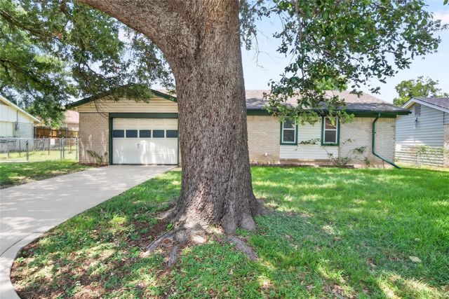 2461 Lisa Street, Grand Prairie, TX 75051
