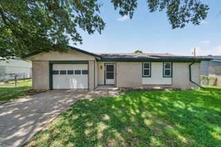2461 Lisa Street, Grand Prairie, TX 75051