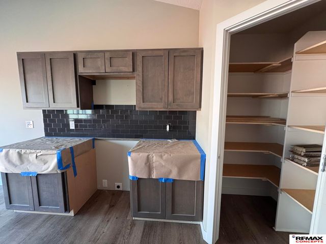 4306 Woodside Village Drive, Lincoln, NE 68528