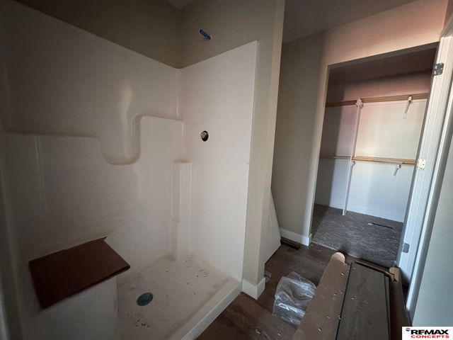 4306 Woodside Village Drive, Lincoln, NE 68528