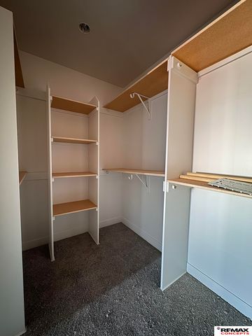 4306 Woodside Village Drive, Lincoln, NE 68528