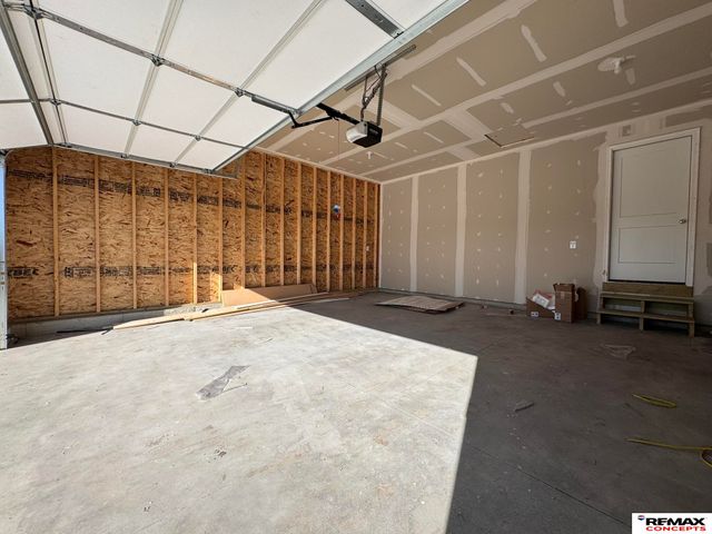 4306 Woodside Village Drive, Lincoln, NE 68528