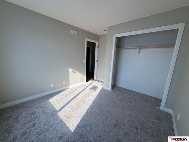 4306 Woodside Village Drive, Lincoln, NE 68528