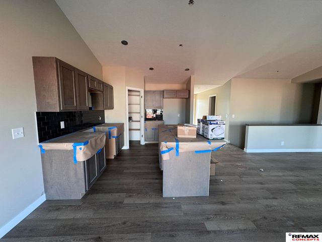 4306 Woodside Village Drive, Lincoln, NE 68528