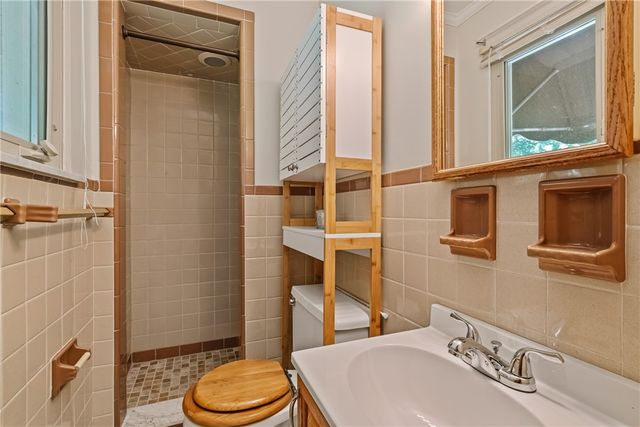 198 Longvue Dr, Ross Twp, PA 15237