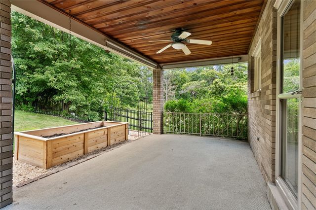198 Longvue Dr, Ross Twp, PA 15237