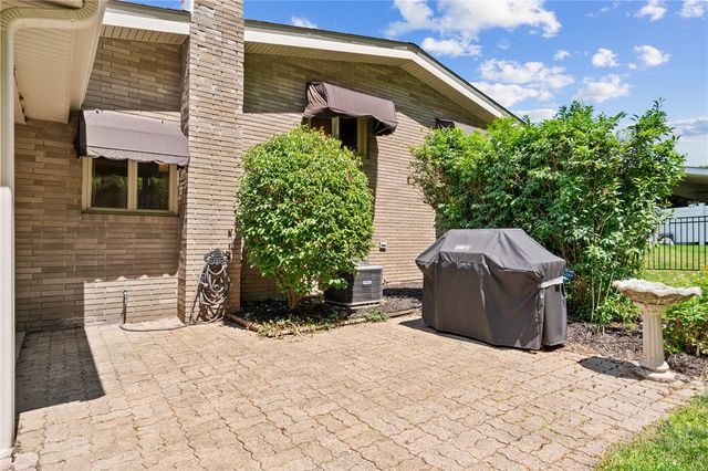 198 Longvue Dr, Ross Twp, PA 15237