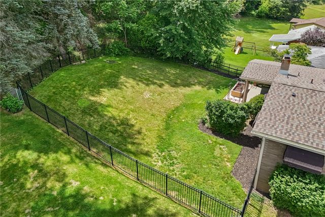 198 Longvue Dr, Ross Twp, PA 15237