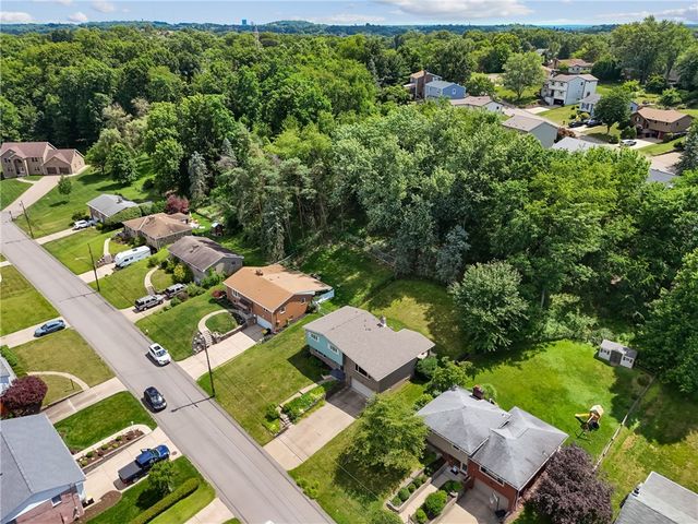 198 Longvue Dr, Ross Twp, PA 15237