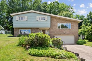 198 Longvue Dr, Ross Twp, PA 15237