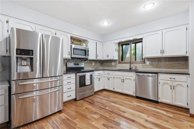 5796 SE Pine Lane, Holt, MO 64048