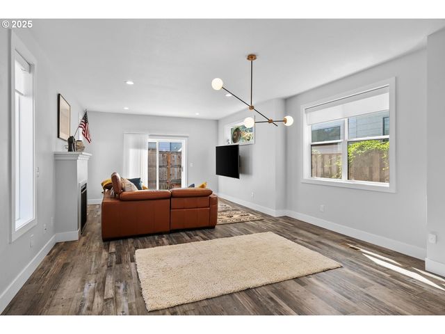 5424 Se KNAPP St, Portland, OR 97206