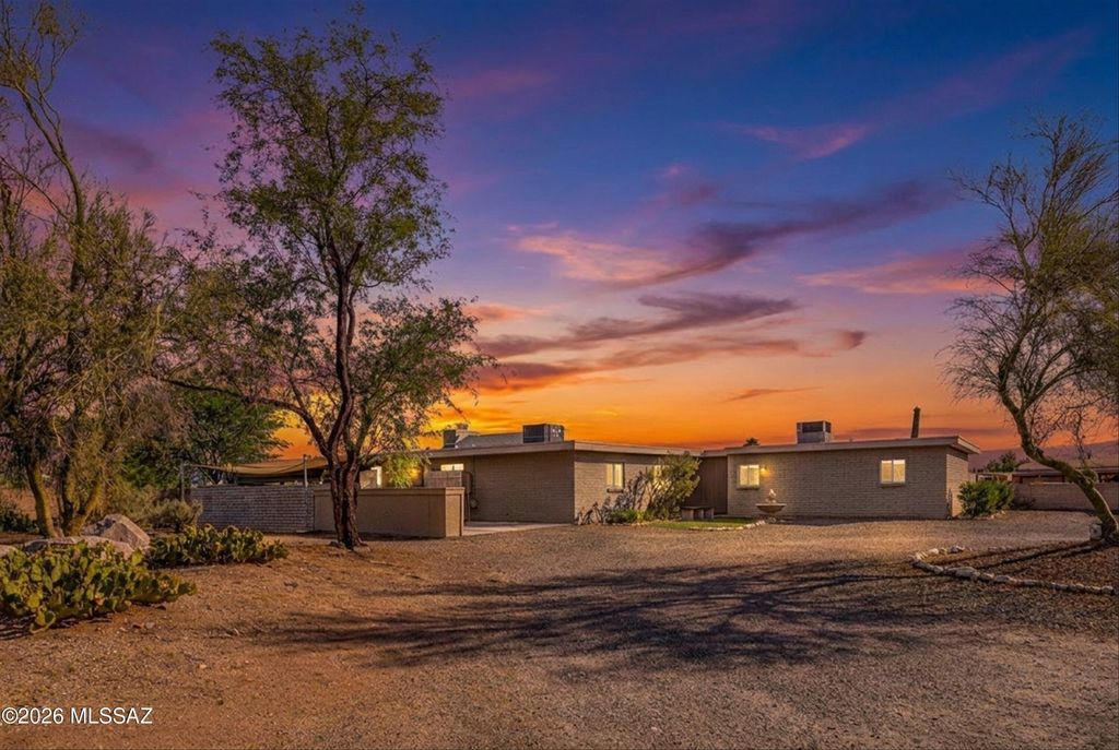 7356 N Casablanca Drive, Tucson, AZ 85704