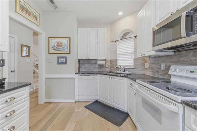 1115 Chancellor Walk CT, Virginia Beach, VA 23454