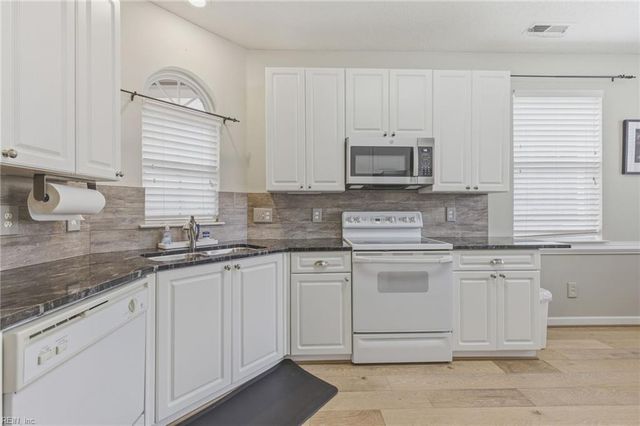 1115 Chancellor Walk CT, Virginia Beach, VA 23454