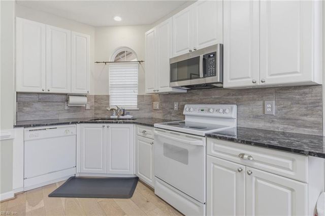 1115 Chancellor Walk CT, Virginia Beach, VA 23454