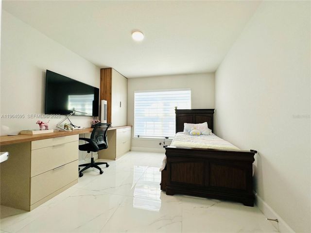 1137 NE 4TH PLACE, Cape Coral, FL 33909