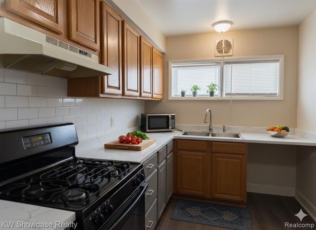 683 E Mansfield Avenue, Pontiac, MI 48340