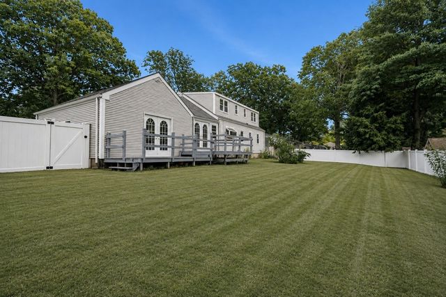 25 Moynihan, Hamilton, MA 01982