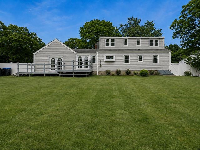 25 Moynihan, Hamilton, MA 01982