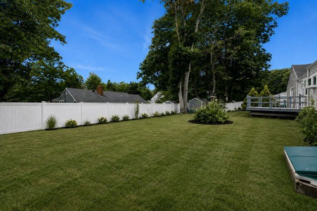 25 Moynihan, Hamilton, MA 01982