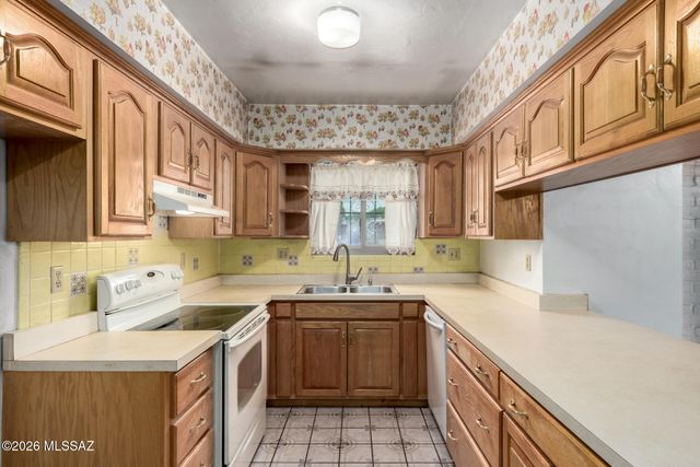 1952 W Brichta Drive, Tucson, AZ 85745