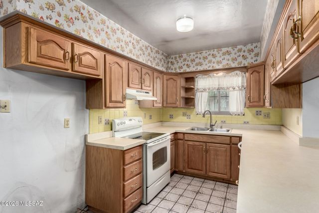 1952 W Brichta Drive, Tucson, AZ 85745