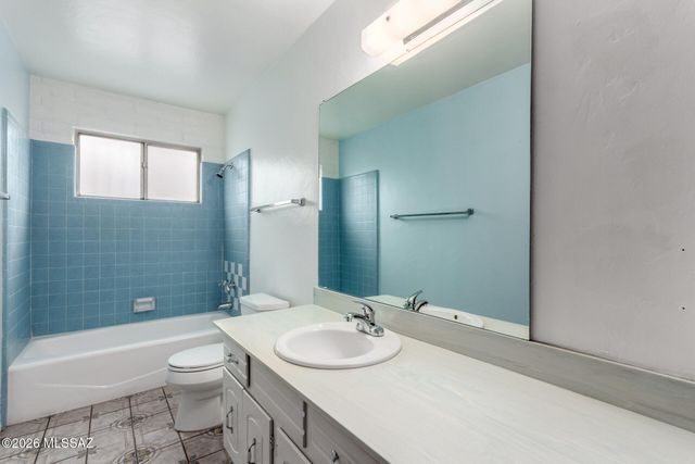 1952 W Brichta Drive, Tucson, AZ 85745