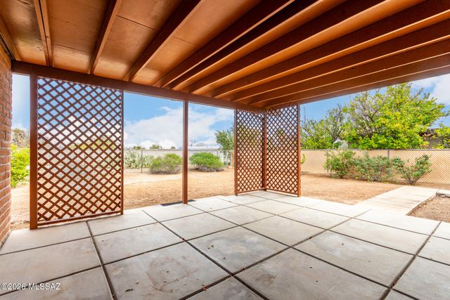 1952 W Brichta Drive, Tucson, AZ 85745