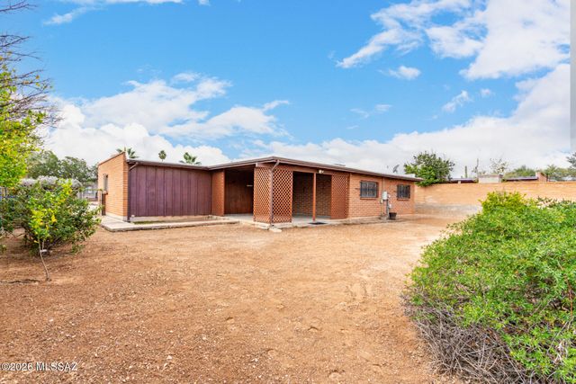 1952 W Brichta Drive, Tucson, AZ 85745
