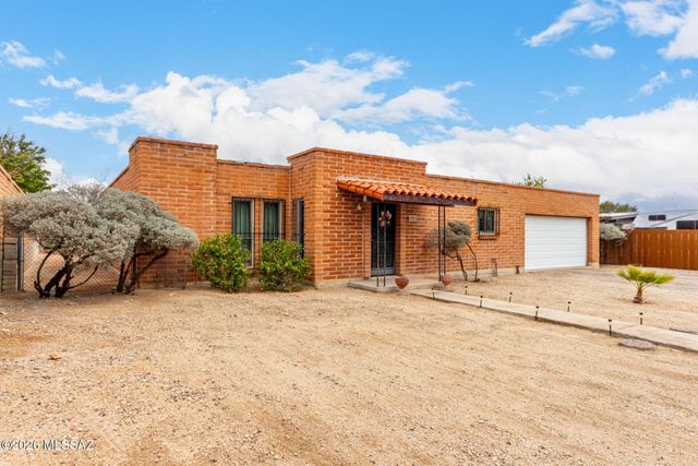 1952 W Brichta Drive, Tucson, AZ 85745