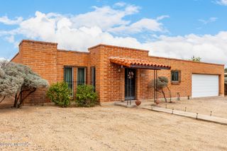 1952 W Brichta Drive, Tucson, AZ 85745