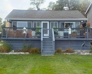 9 Bay Shore Drive, Bay City, MI 48706