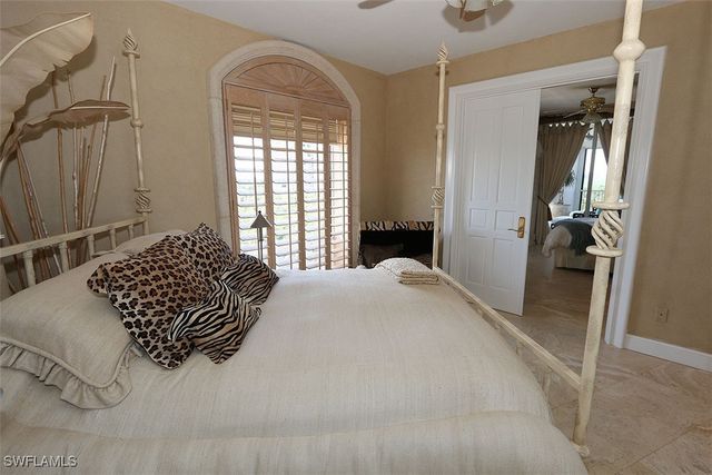 8665 Bay Colony DR 901, Naples, FL 34108