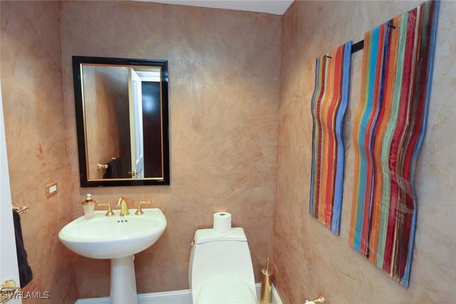 8665 Bay Colony DR 901, Naples, FL 34108