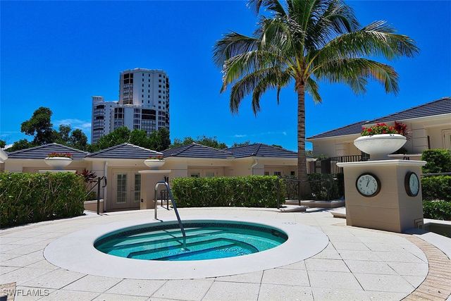 8665 Bay Colony DR 901, Naples, FL 34108