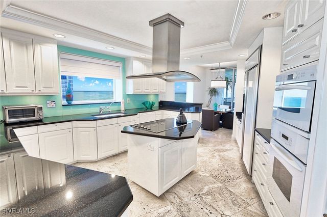 8665 Bay Colony DR 901, Naples, FL 34108