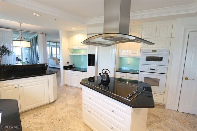 8665 Bay Colony DR 901, Naples, FL 34108