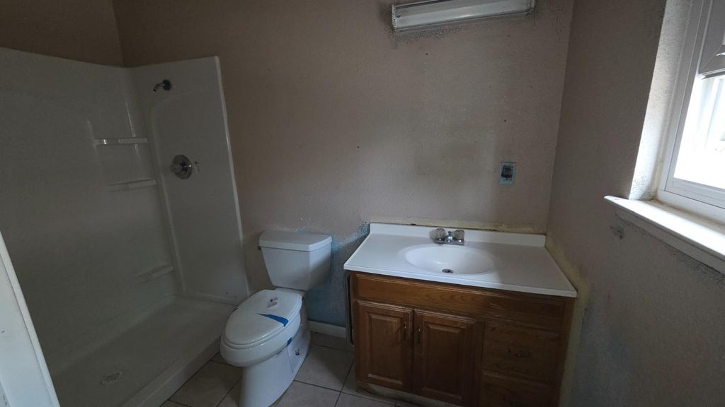 Image 12 of property listing at 1609 Kathy, Dos Palos, CA 93620